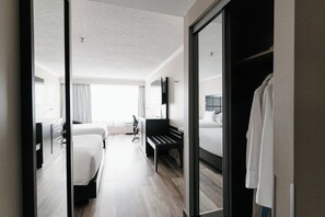 Chambre Standard, 2 grands lits | Literie de qualité, coffre-fort, bureau