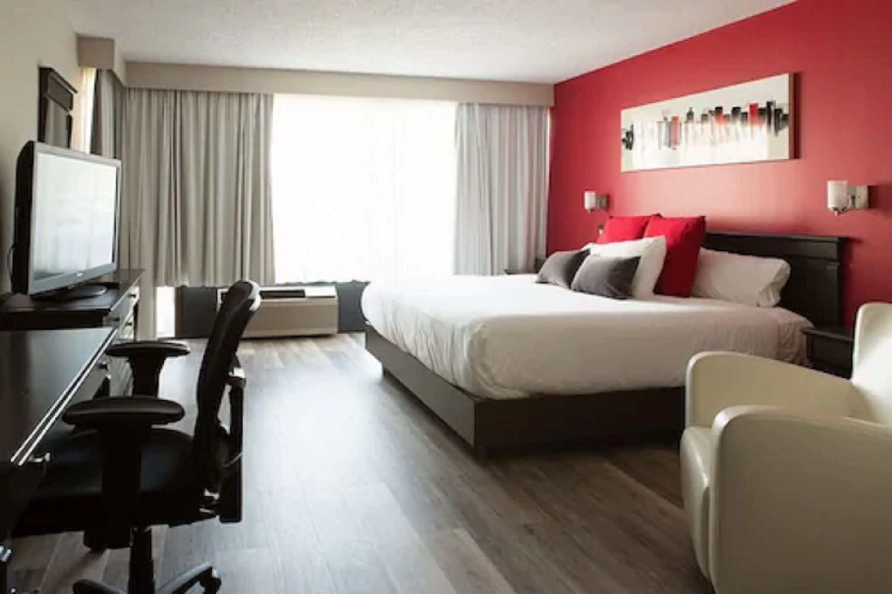 executive suite, 1 king bed | premium bedding, in-room safe, desk, laptop workspace