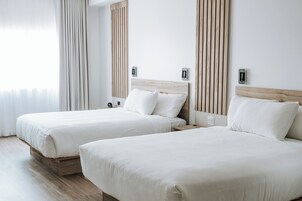 华丽客房, 2 张大床 | 高档床上用品、客房内保险箱、办公桌、笔记本电脑工作区