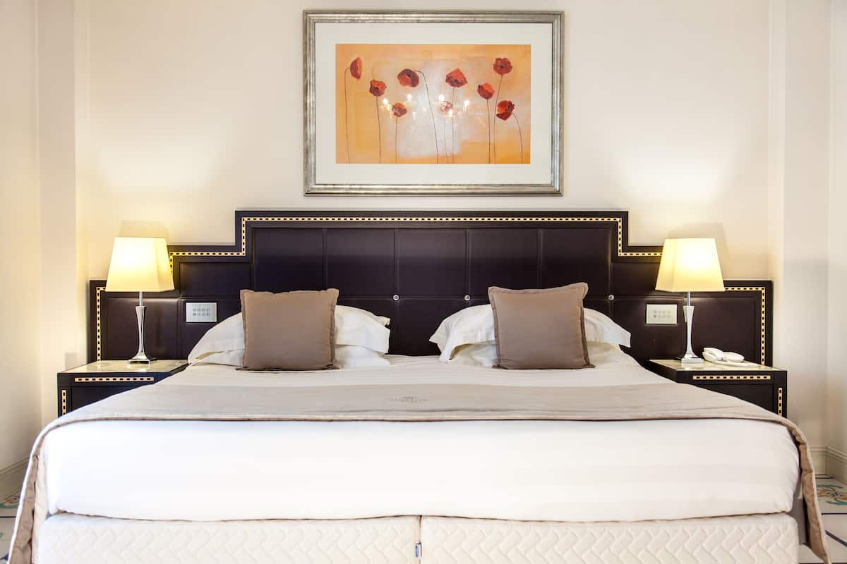 Ropa de cama hipoalergénica y minibar