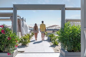 Playa privada en los alrededores, sombrillas, toallas de playa