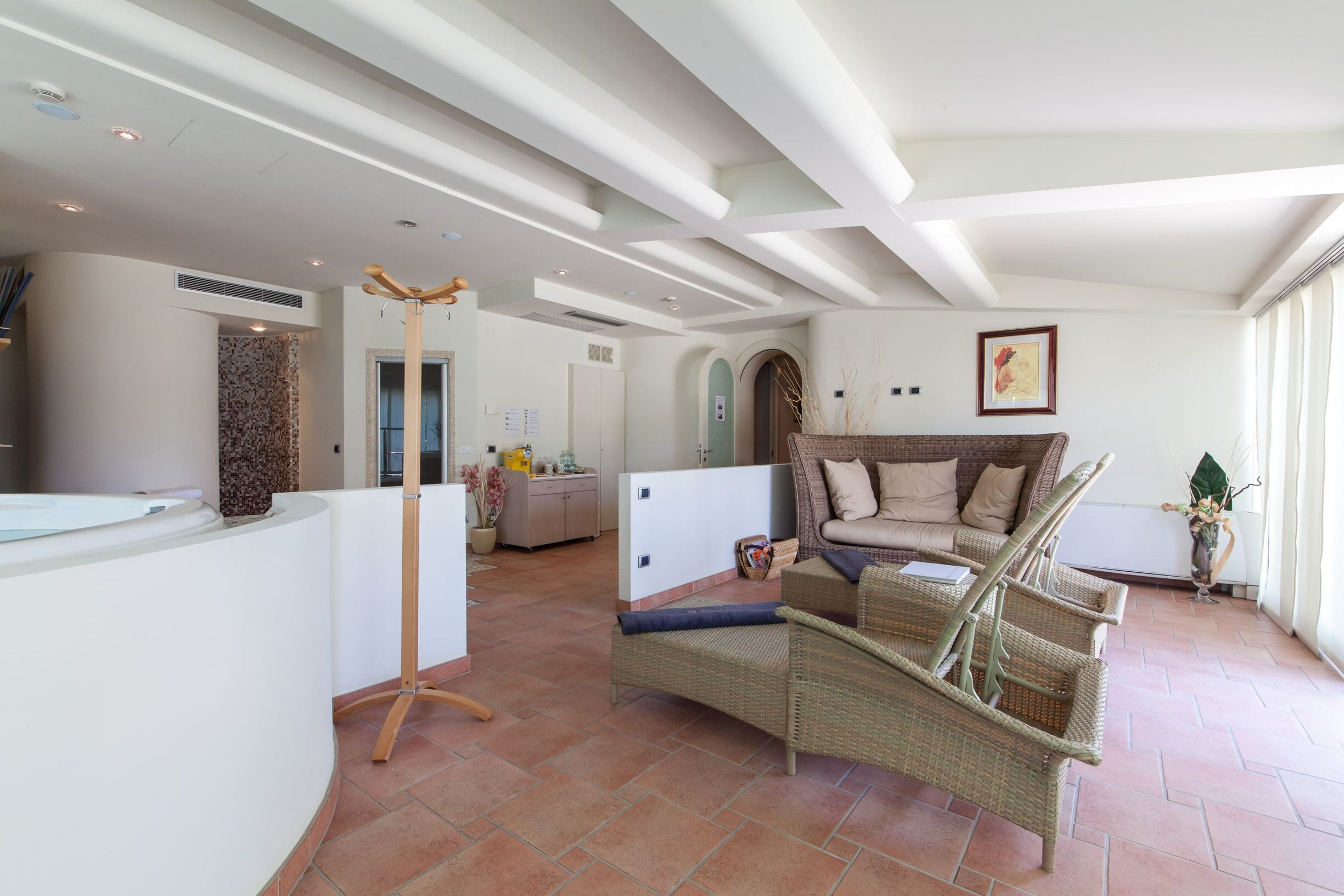 sauna, hot tub, turkish bath/hammam, body treatments, body wraps