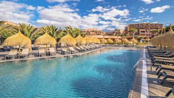 7 buitenzwembaden, parasols voor strand/zwembad