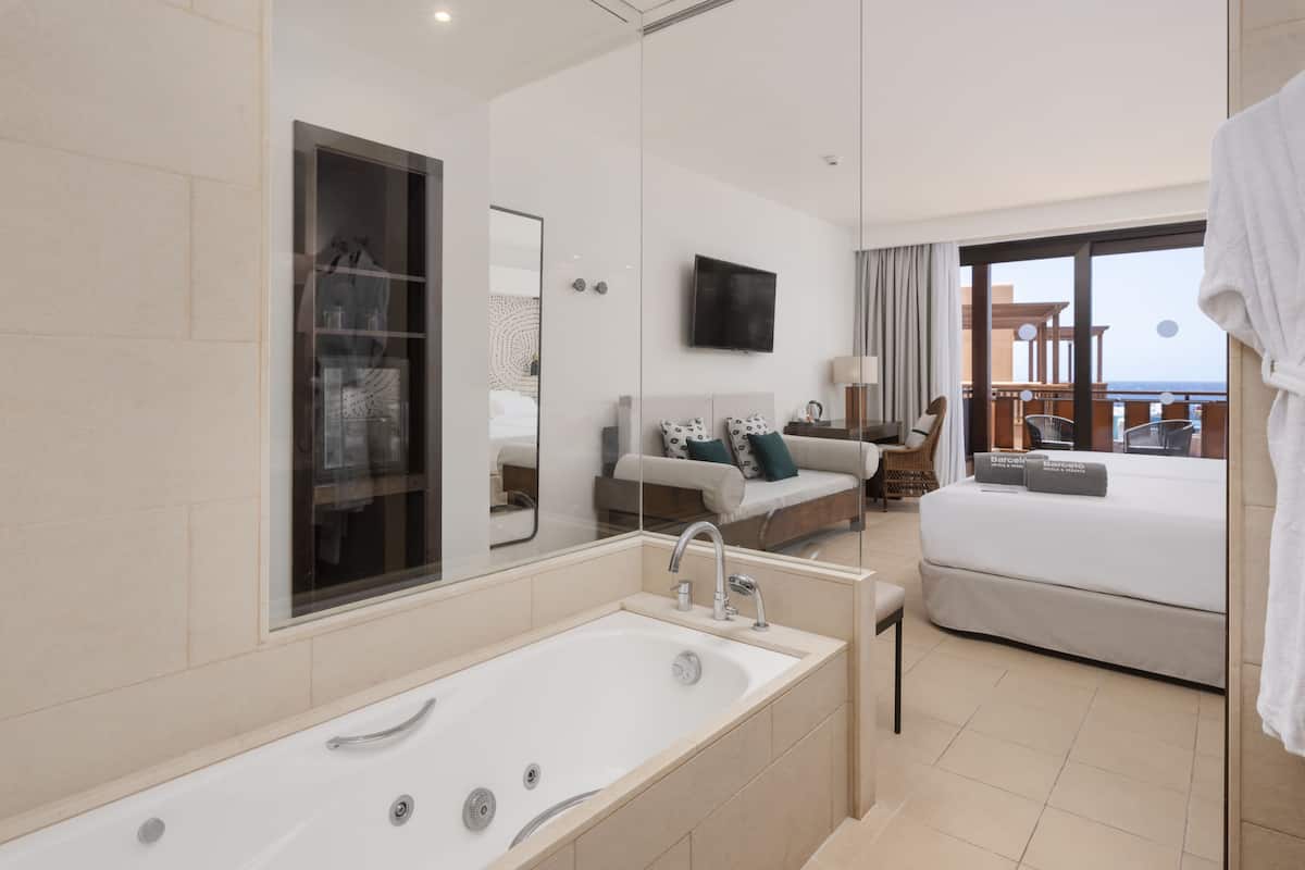 1 bedroom, egyptian cotton sheets, premium bedding, down duvets