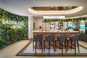 3 restaurants; breakfast, lunch, and dinner served