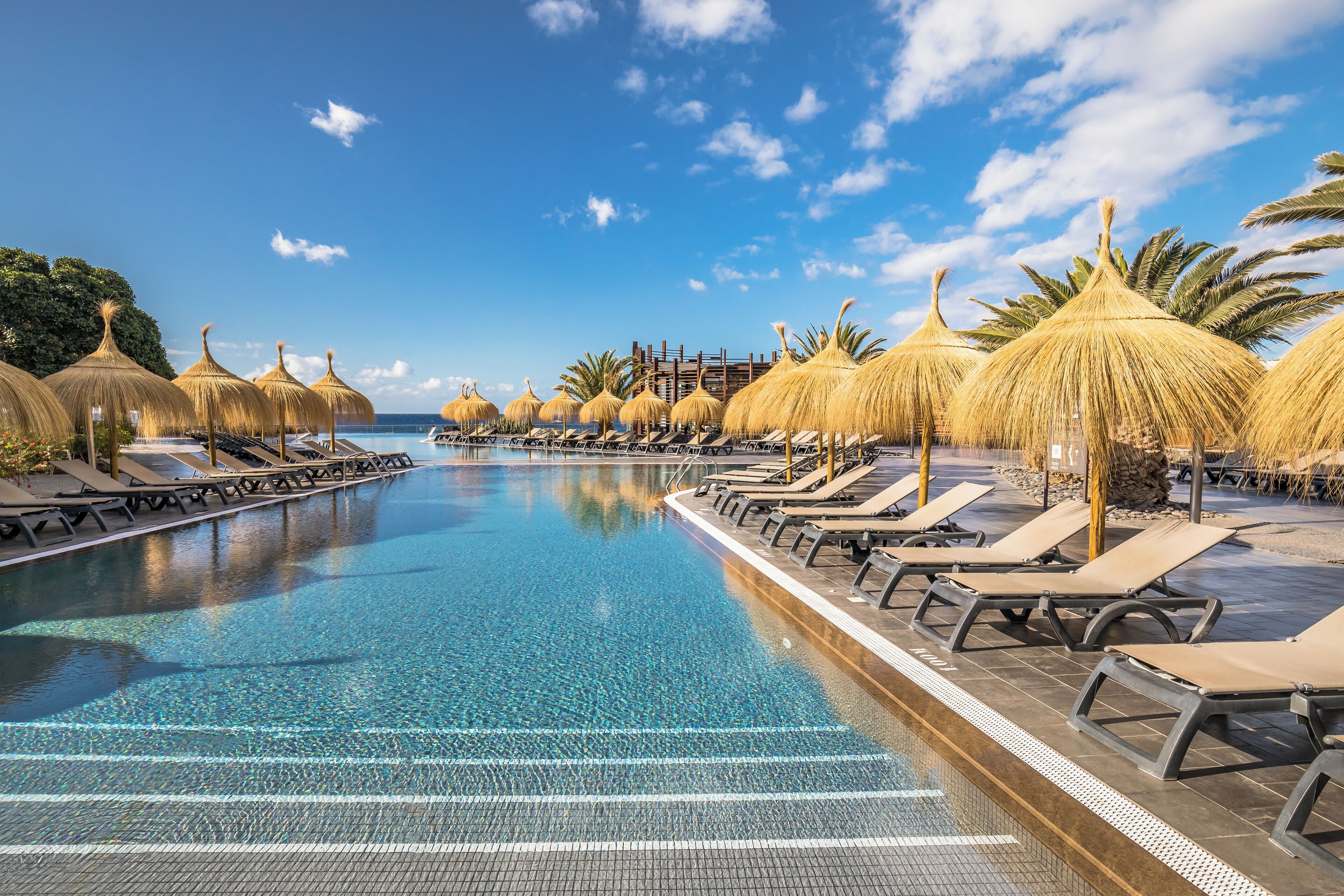 7 outdoor pools, open 10:00 am to 6:00 pm, pool umbrellas, pool loungers