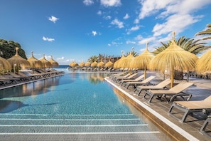 7 outdoor pools, open 10:00 AM to 6:00 PM, pool umbrellas, pool loungers
