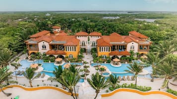 Vista frontal de la propiedad