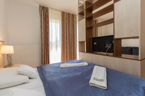 Comfort Studio | Memory foam beds, individually decorated, individually furnished, desk - Premium Apartment House (Budapest)