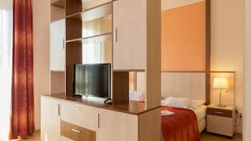 Basic Apartment | Living area | 55-cm flat-screen TV with cable channels, TV