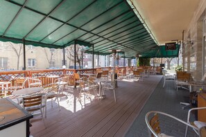 Breakfast, lunch and dinner served - Premium Apartment House (Budapest)