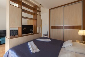 Comfort Studio | Memory foam beds, individually decorated, individually furnished, desk - Premium Apartment House (Budapest)