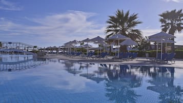 4 outdoor pools, open 10:00 AM to 6:00 PM, pool umbrellas, pool loungers