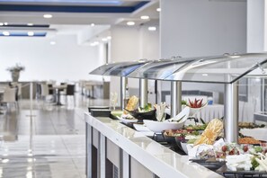 Free daily full breakfast 
