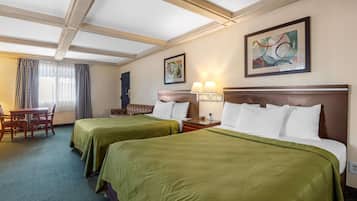 Standardværelse - 2 dobbeltsenge - ikke-ryger | Premium-sengetøj, skrivebord, arbejdsområde til bærbare computere