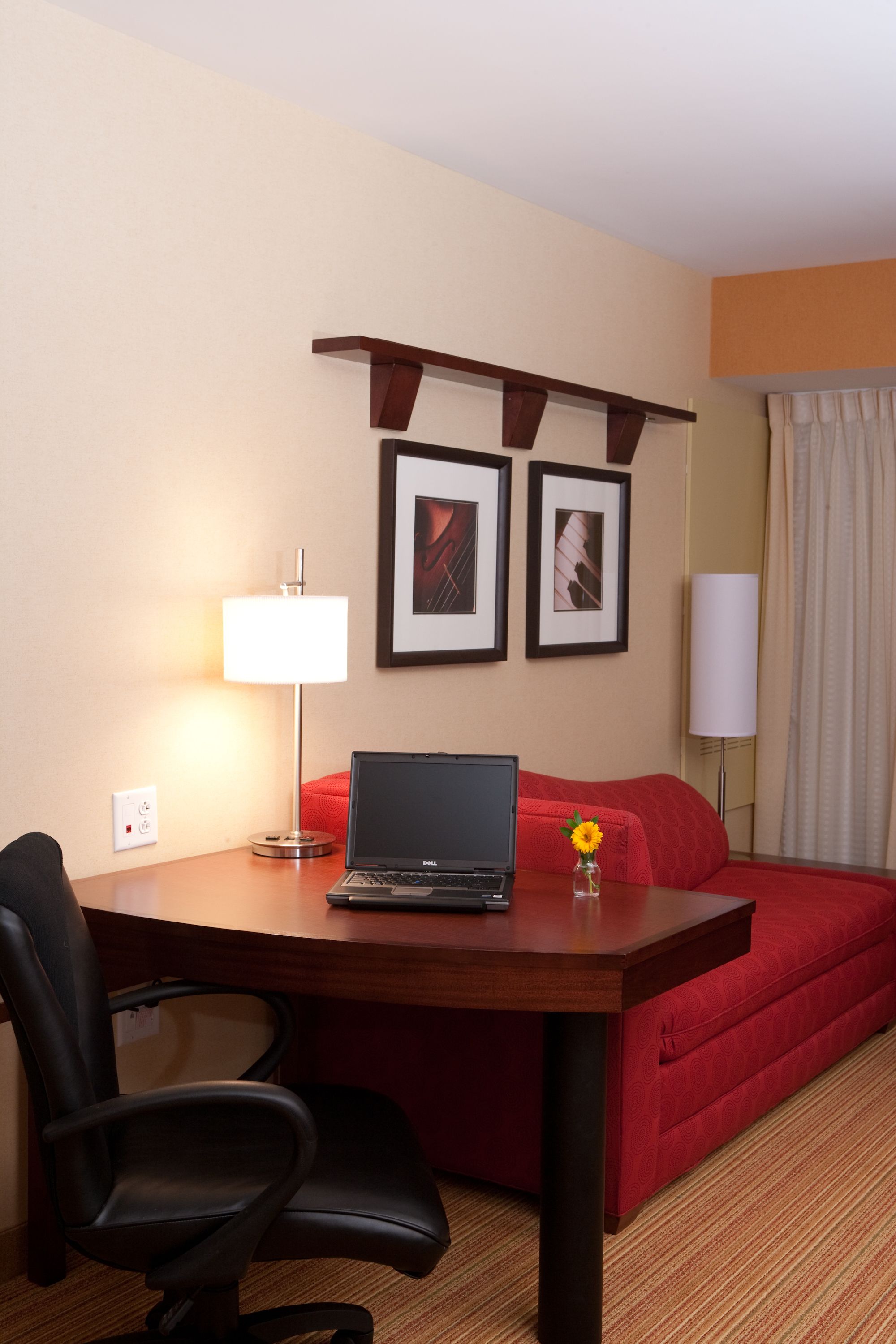 flat-screen tv, pay films