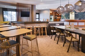 Lobby lounge - SpringHill Suites by Marriott Corona Riverside (Corona)