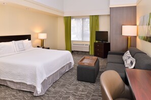 高級寢具、客房內保險箱、書桌、筆電工作空間