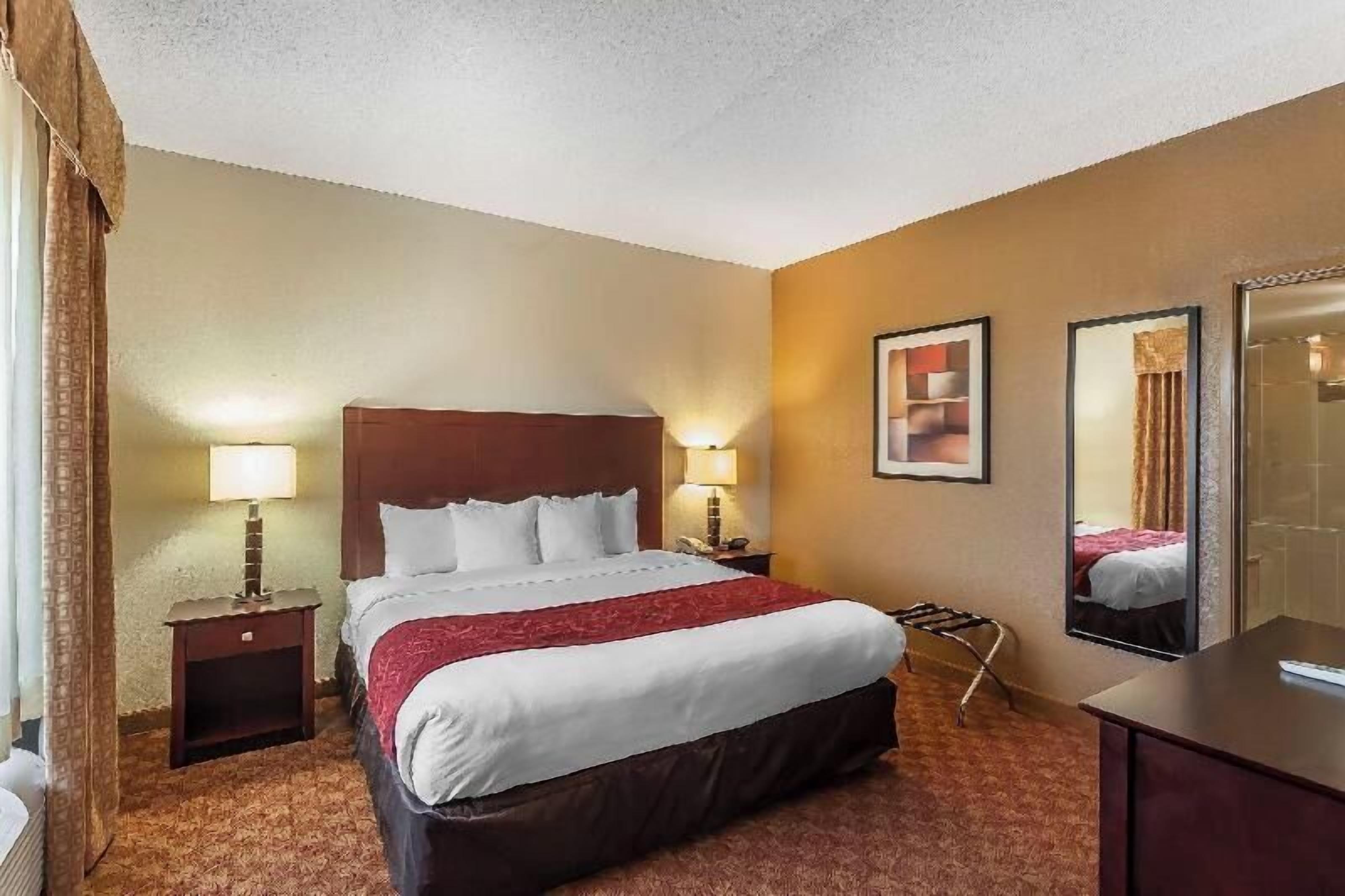 In-room safe, individually decorated, individually furnished, desk