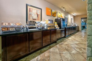 Free daily self-serve breakfast - Comfort Suites Arlington - Entertainment District (Arlington)