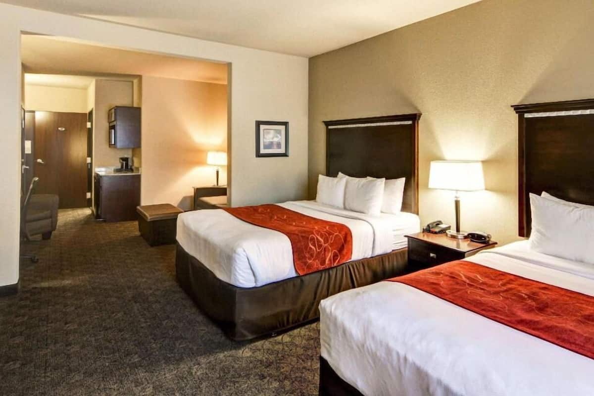 Premium bedding, in-room safe, desk, laptop workspace