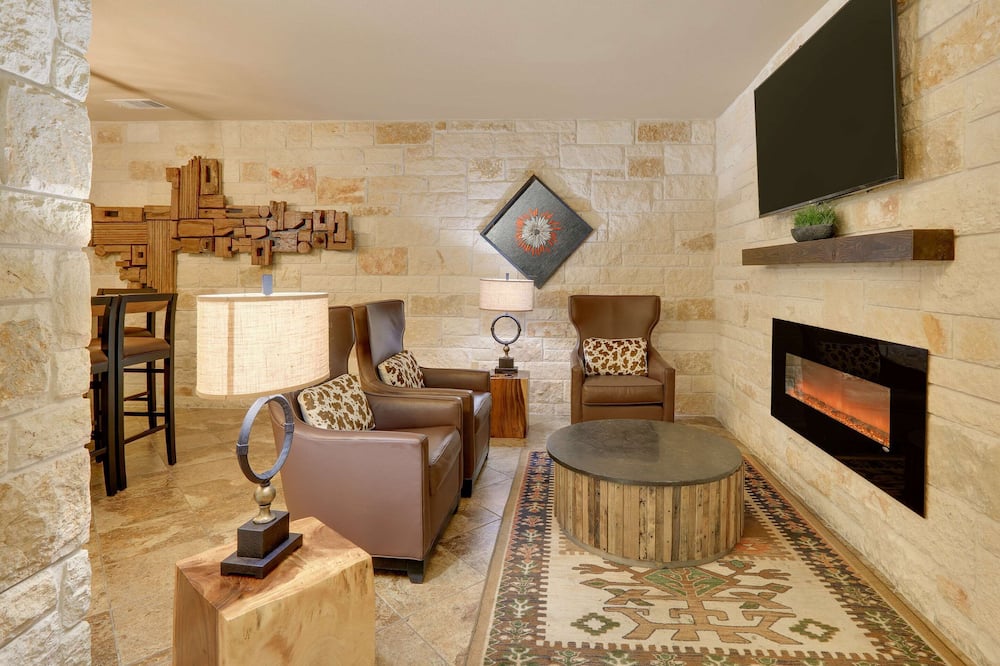 Comfort Suites Arlington - Entertainment District
