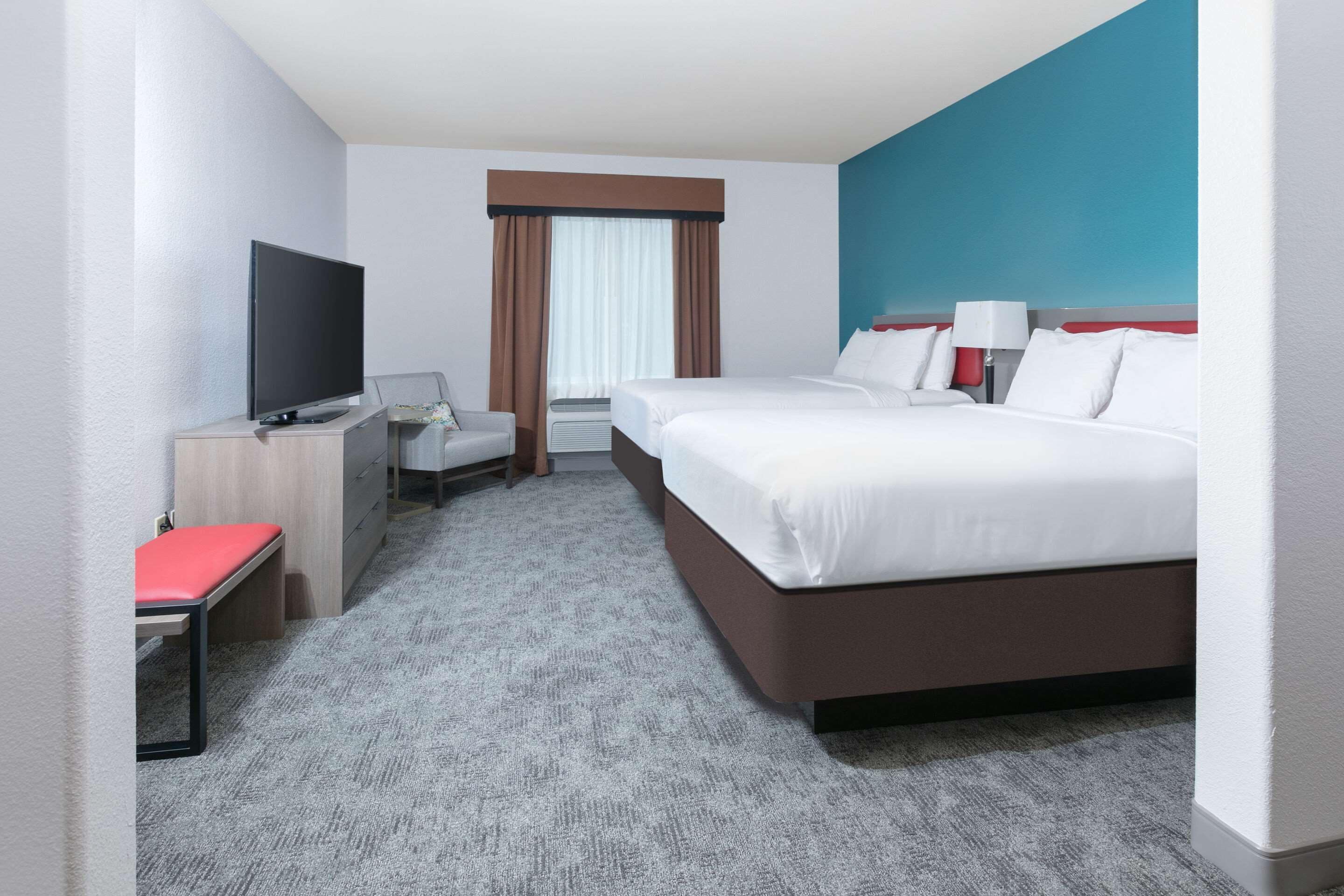 premium bedding, in-room safe, desk, laptop workspace