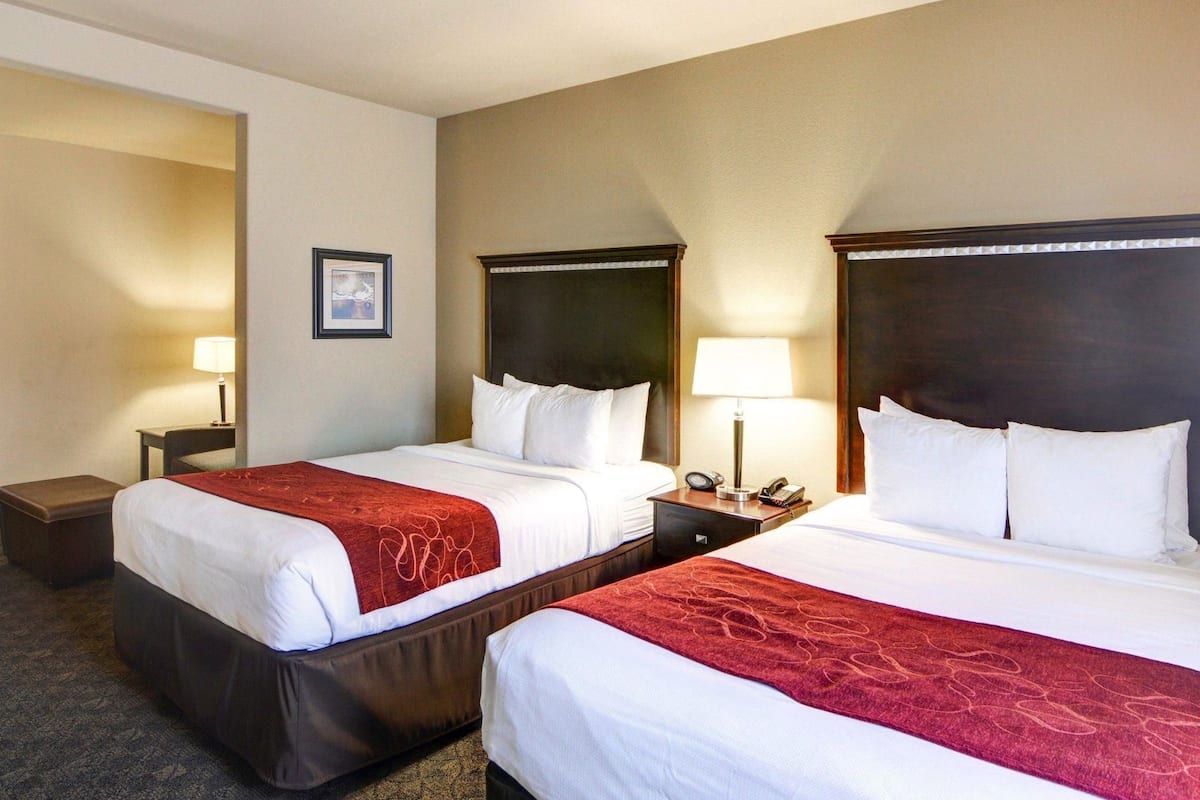 Premium bedding, in-room safe, desk, laptop workspace