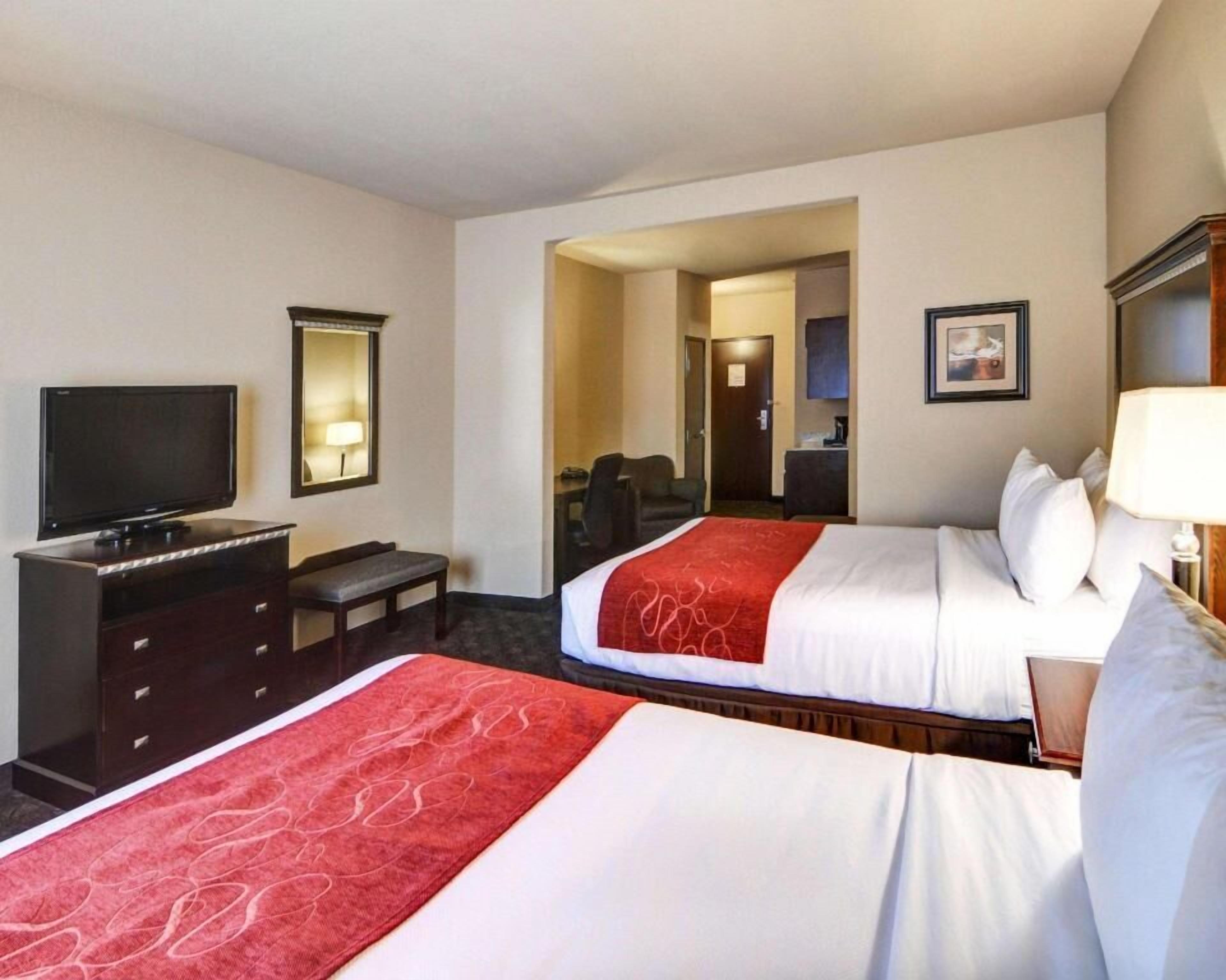 Premium bedding, in-room safe, desk, laptop workspace