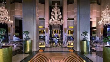 3 restaurants, breakfast served