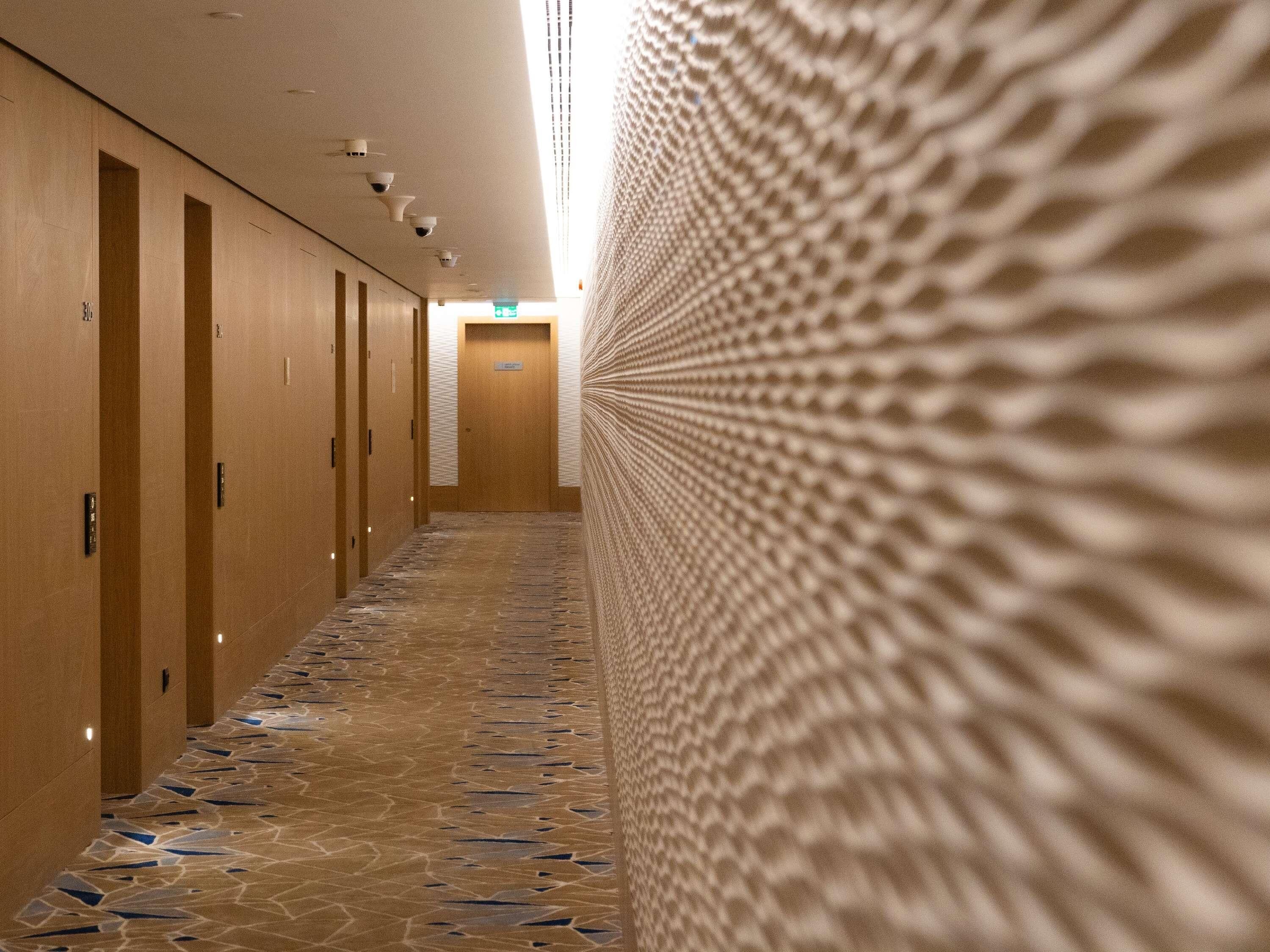 Ropa de cama de alta calidad, edredones de plumas, minibar y caja fuerte