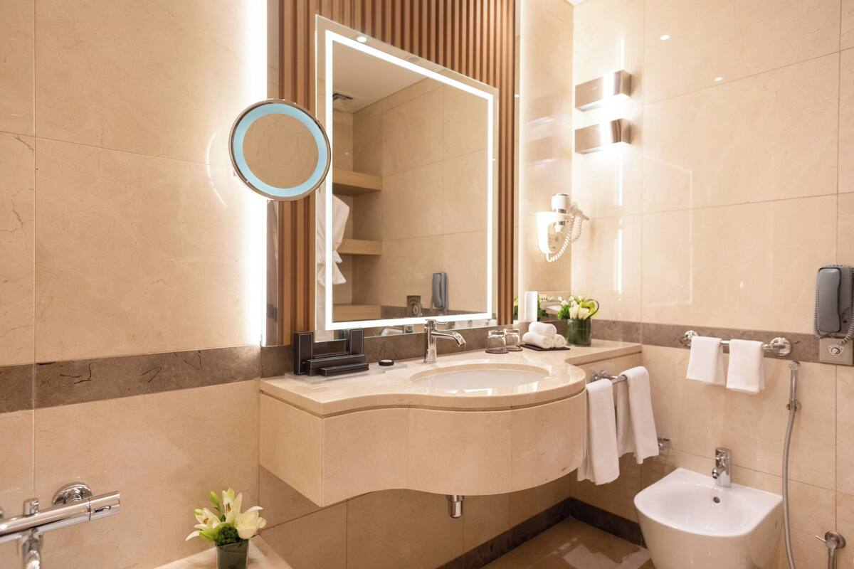 separate bathtub and shower, deep-soaking bathtub, rainfall showerhead