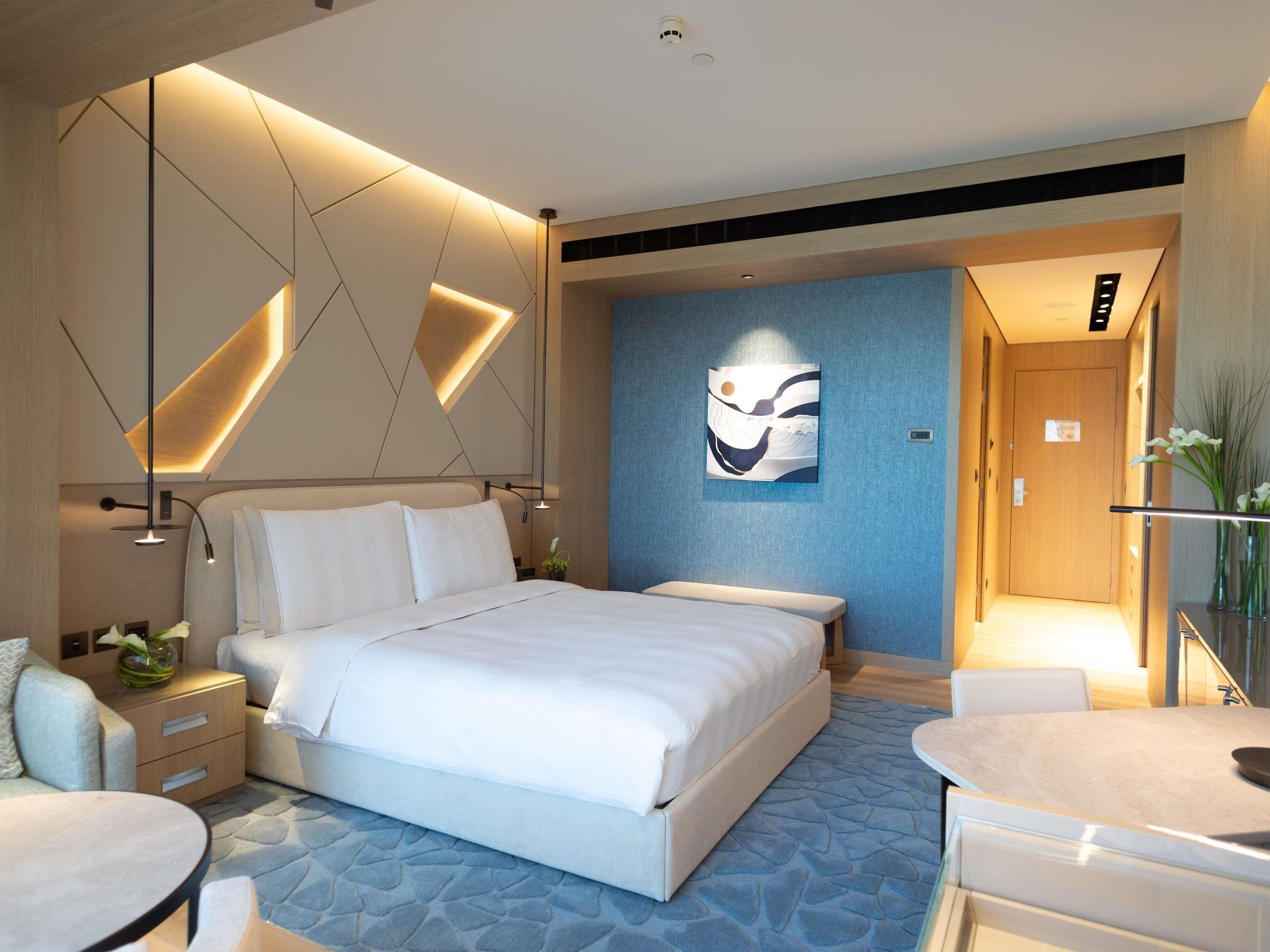 Ropa de cama de alta calidad, edredones de plumas, minibar y caja fuerte