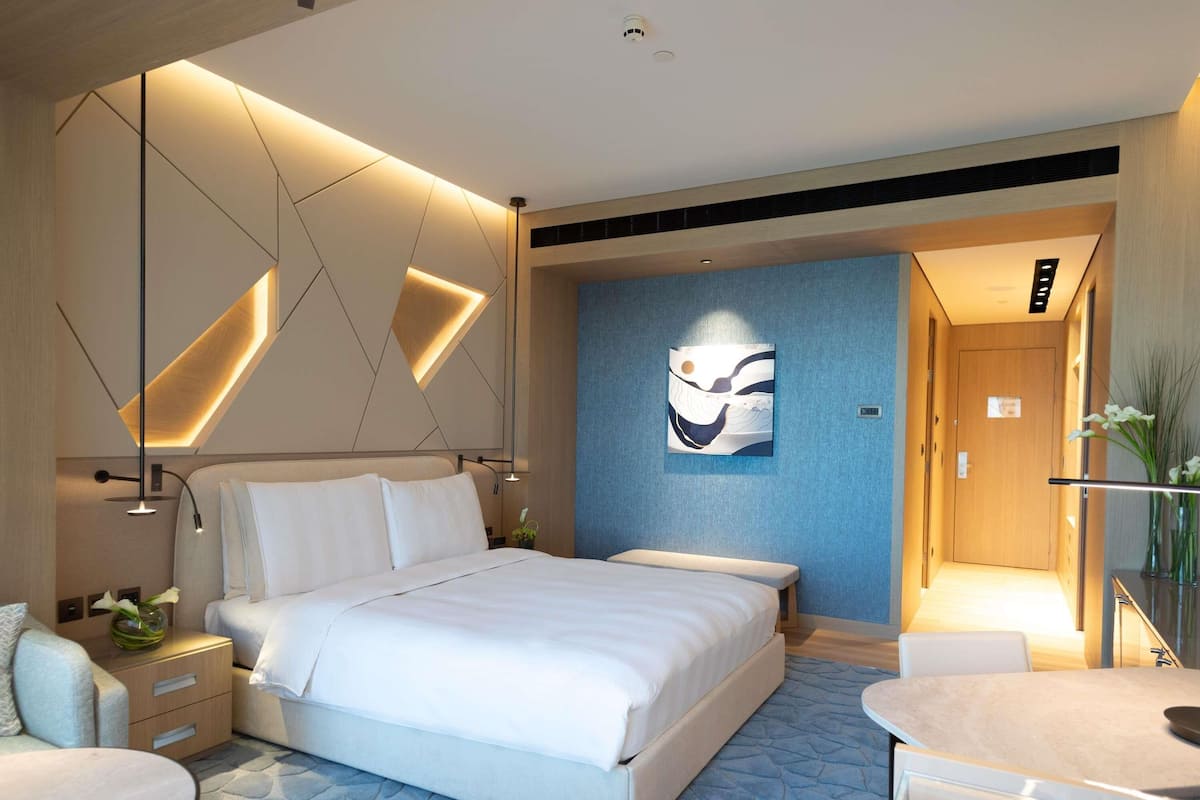 1 bedroom, premium bedding, down duvets, minibar