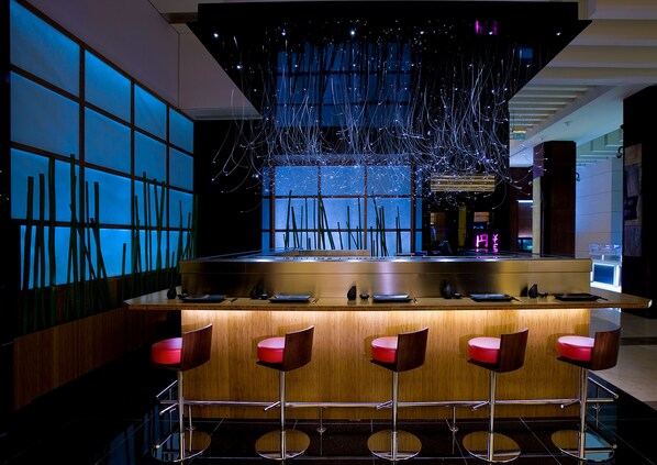 3 restaurants, breakfast served
