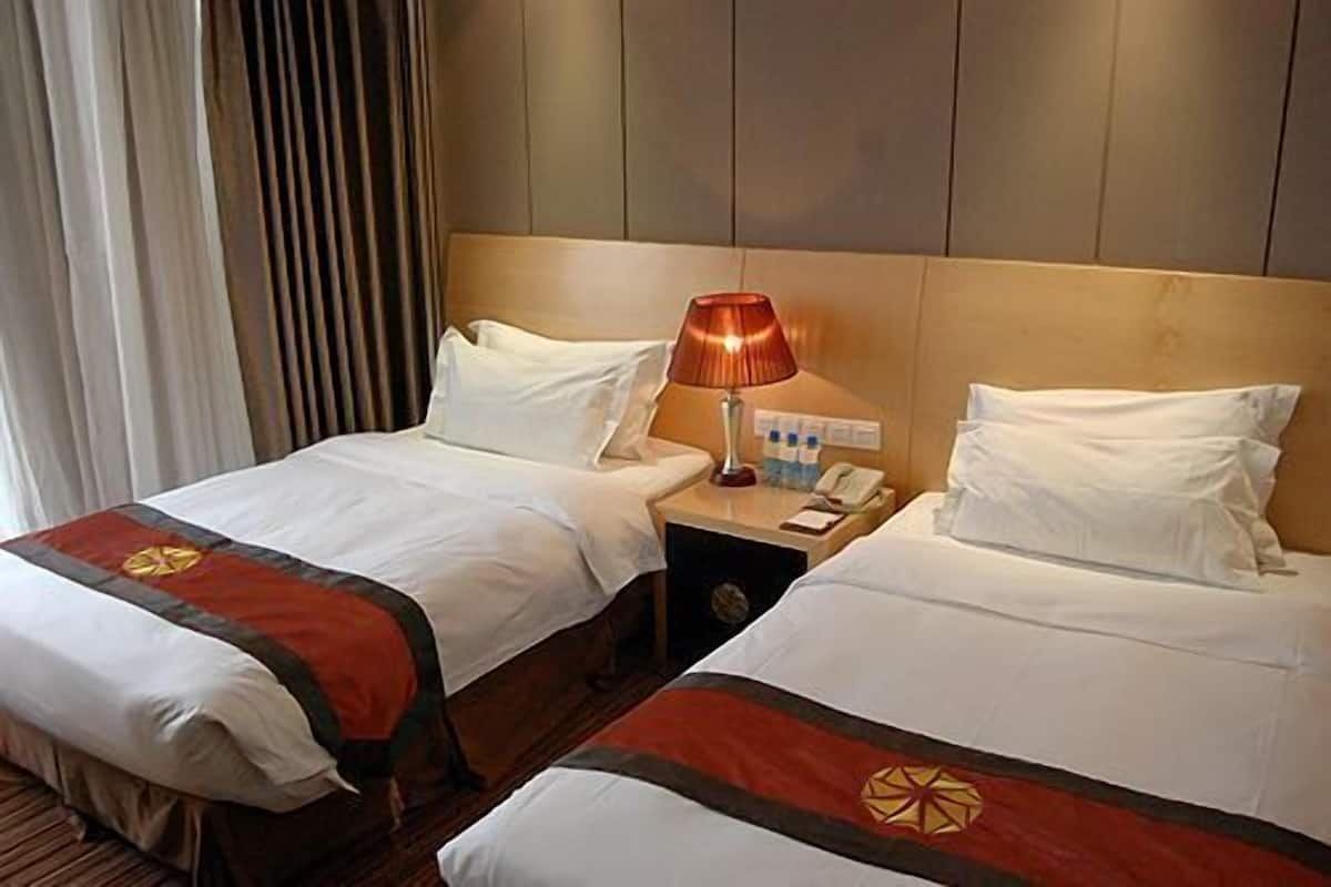 Standard Suite | Premium bedding, minibar, in-room safe, desk