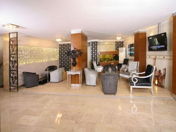 Lobby sitting area - Maya Hotel Istanbul (Istanbul)