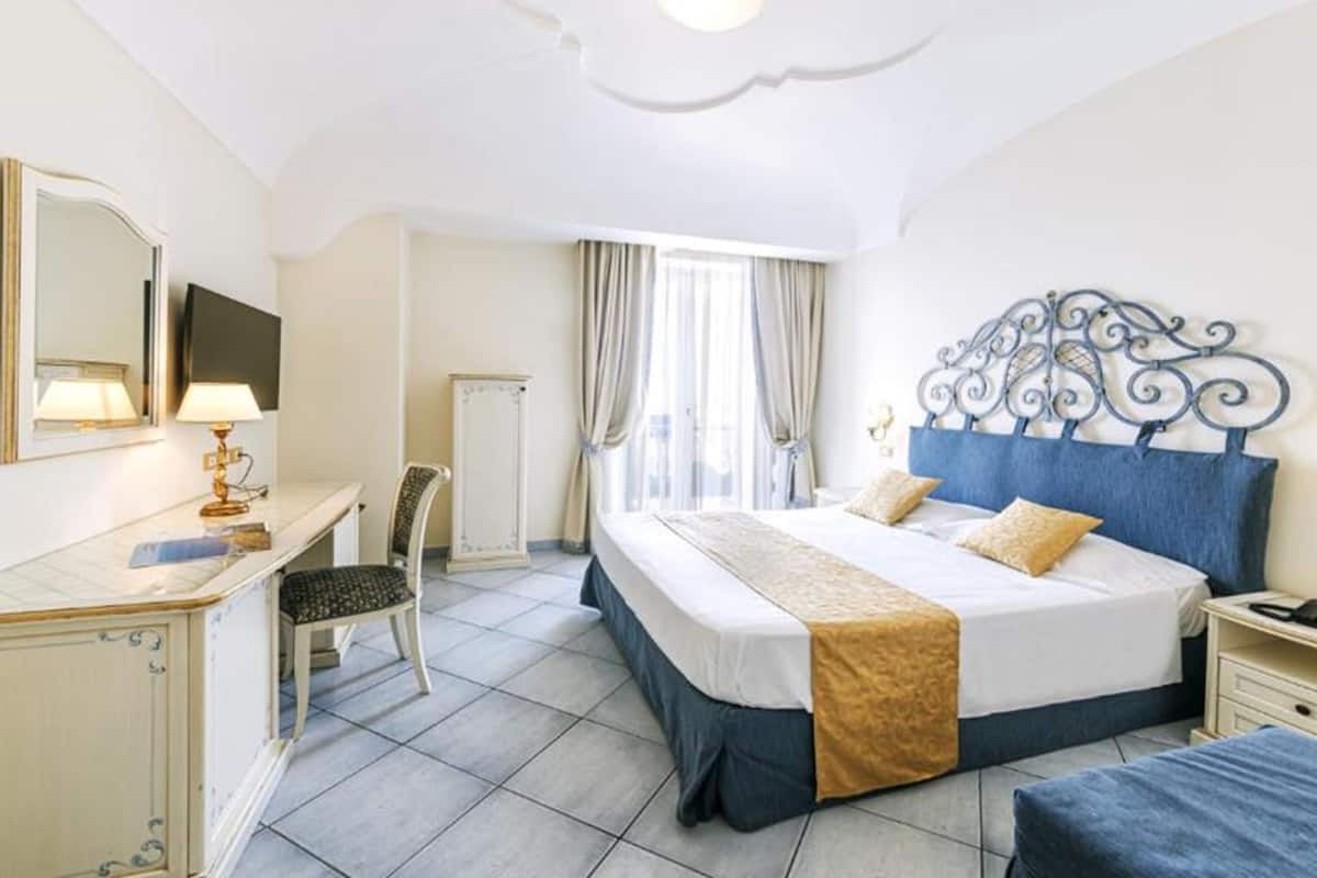 1 bedroom, minibar, in-room safe, desk