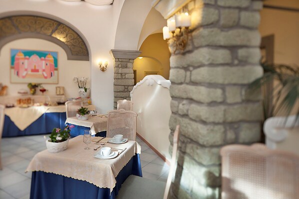 Free daily full breakfast  - Hotel Nettuno (Forio)