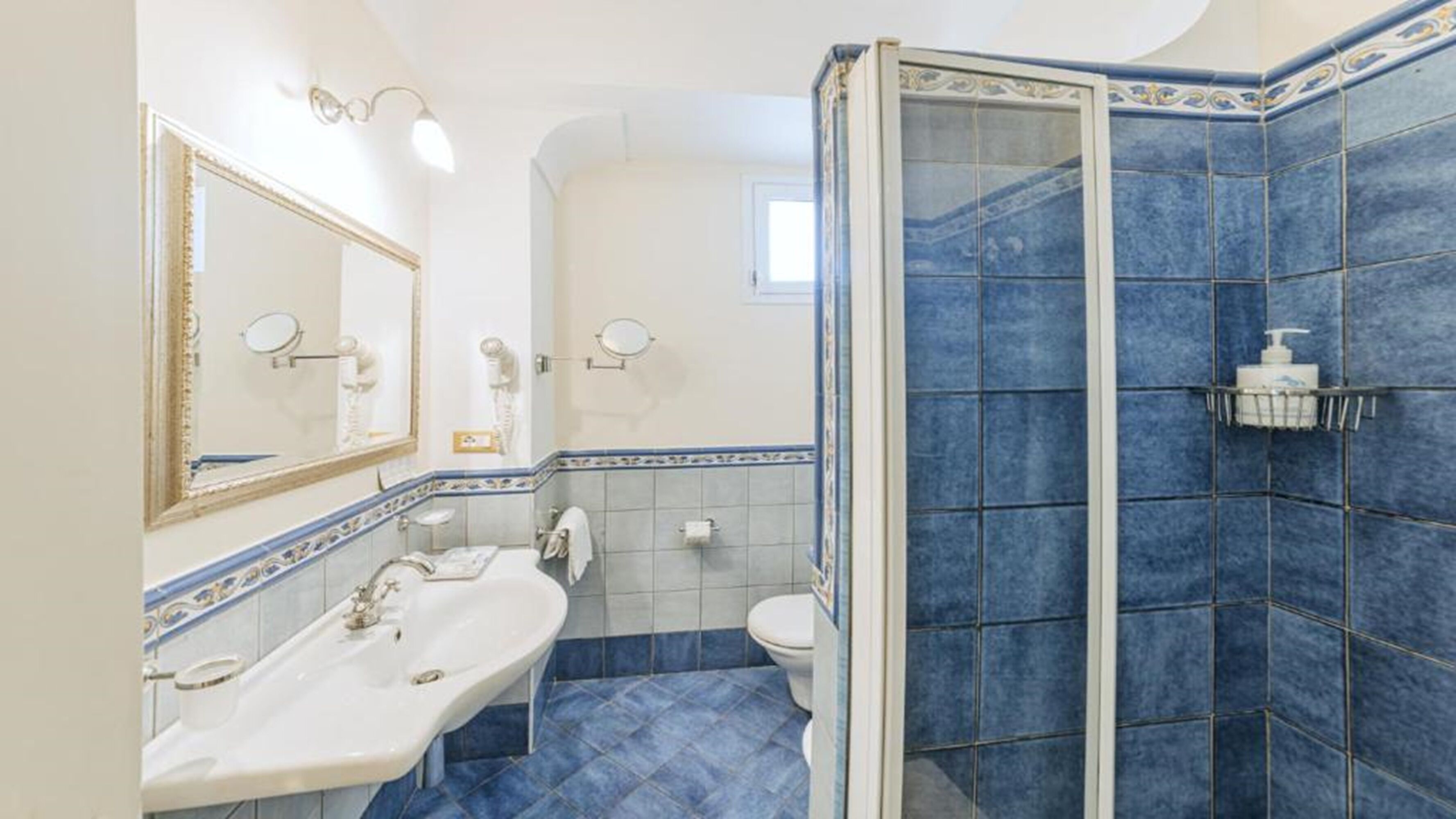 shower, free toiletries, hair dryer, bidet