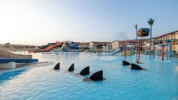 4 outdoor pools, open 10:00 AM to 7:00 PM, pool umbrellas, sun loungers