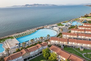 4 outdoor pools, open 10:00 AM to 7:00 PM, pool umbrellas, sun loungers - White Olive Marine Aquapark - All Inclusive (Kos)