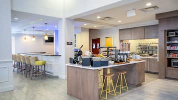 Desayuno buffet diario (USD 11.95 por persona)