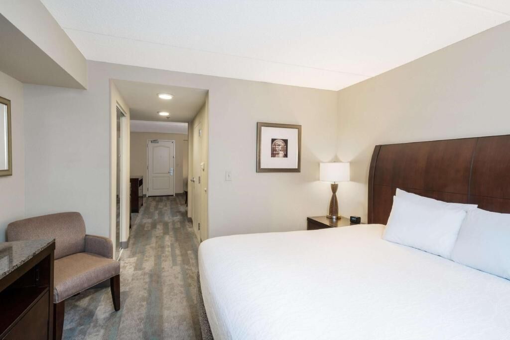 Premium bedding, in-room safe, desk, laptop workspace