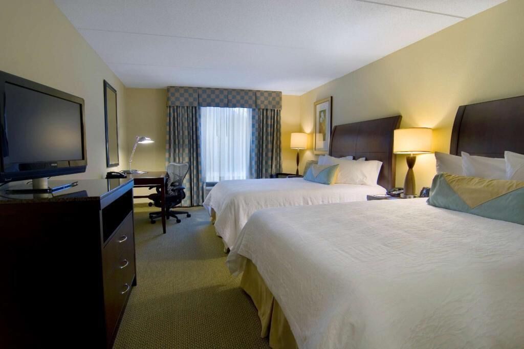 Premium bedding, in-room safe, desk, laptop workspace