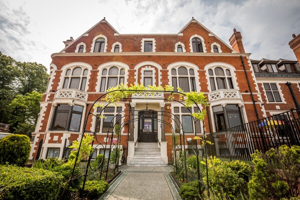 Fachada de la propiedad