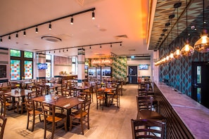Breakfast and dinner served  - Best Western London Peckham Hotel (London)