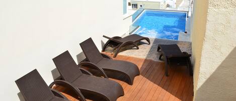 Seasonal outdoor pool, pool umbrellas, sun loungers