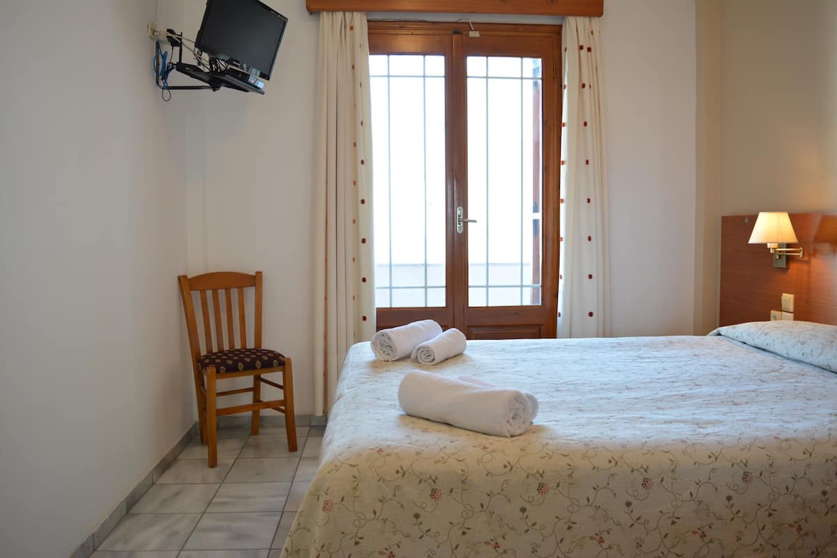 Standard Room | In-room safe, soundproofing, iron/ironing board, free WiFi