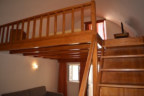 Apartment (Maisonette) | Zimmersafe, schallisolierte Zimmer, Bügeleisen/Bügelbrett